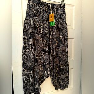 Passenger brand Daylily printed navy/cream, loose trouser, convertible romper